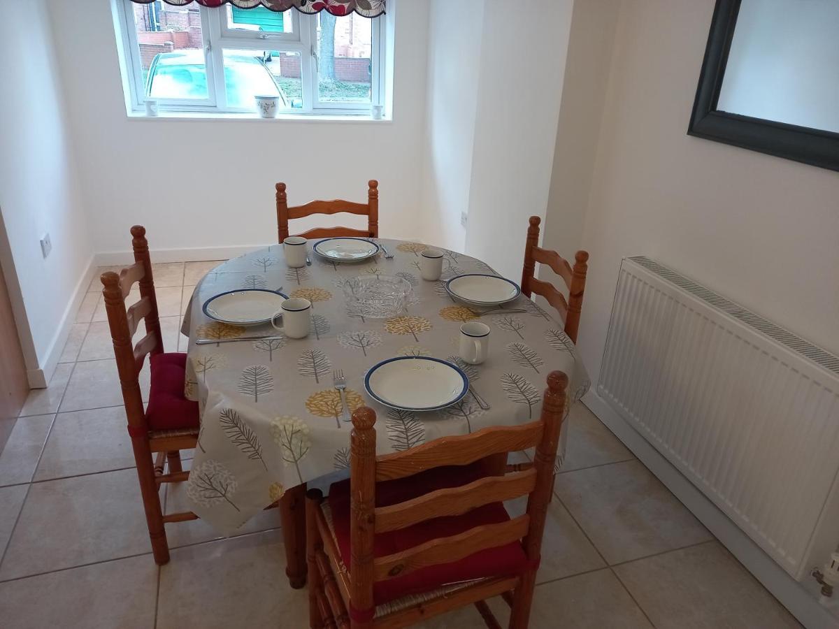 Leominster 3 Bedroom House Parking Garden Private Luaran gambar